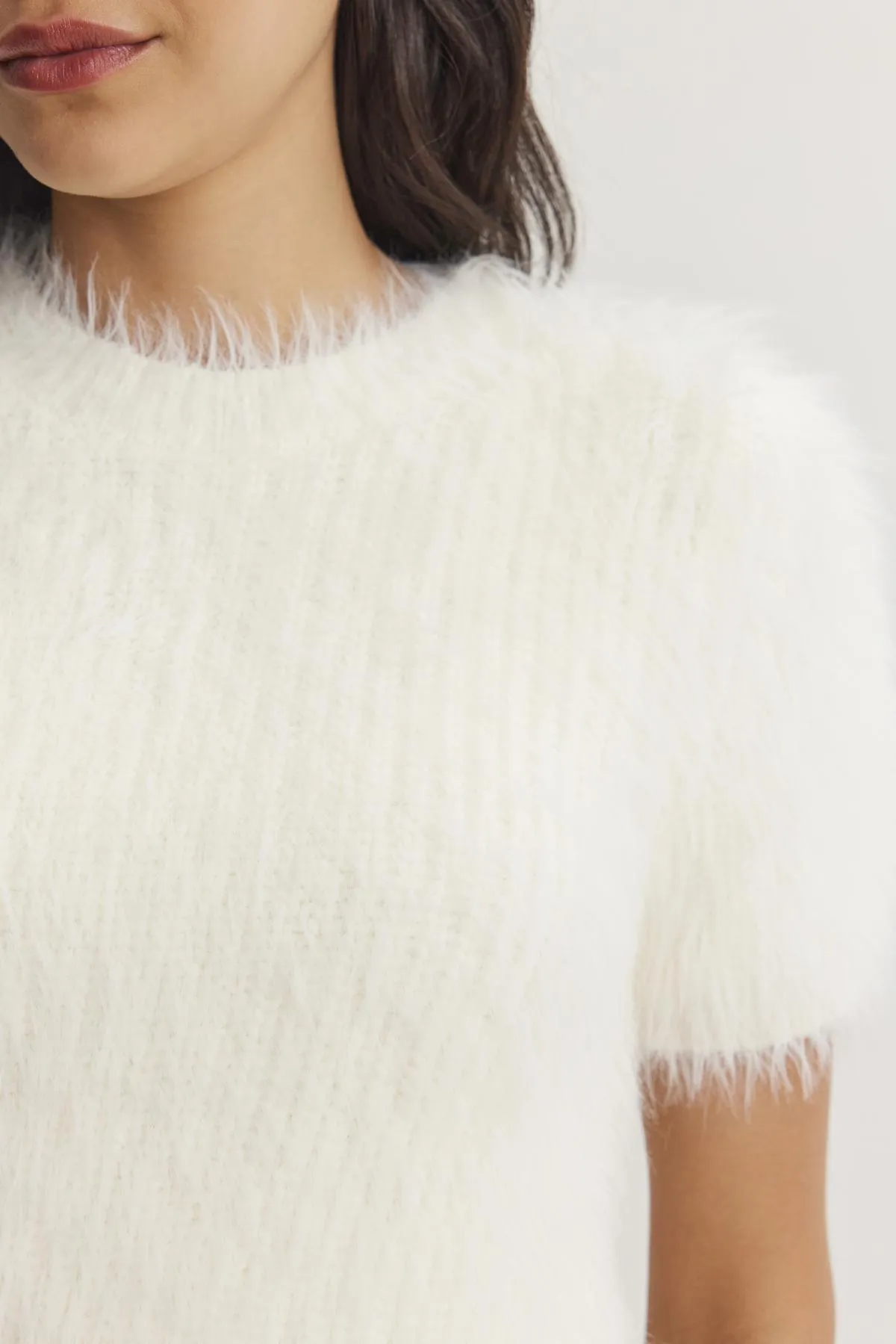 EILA FEATHER YARN SWEATER