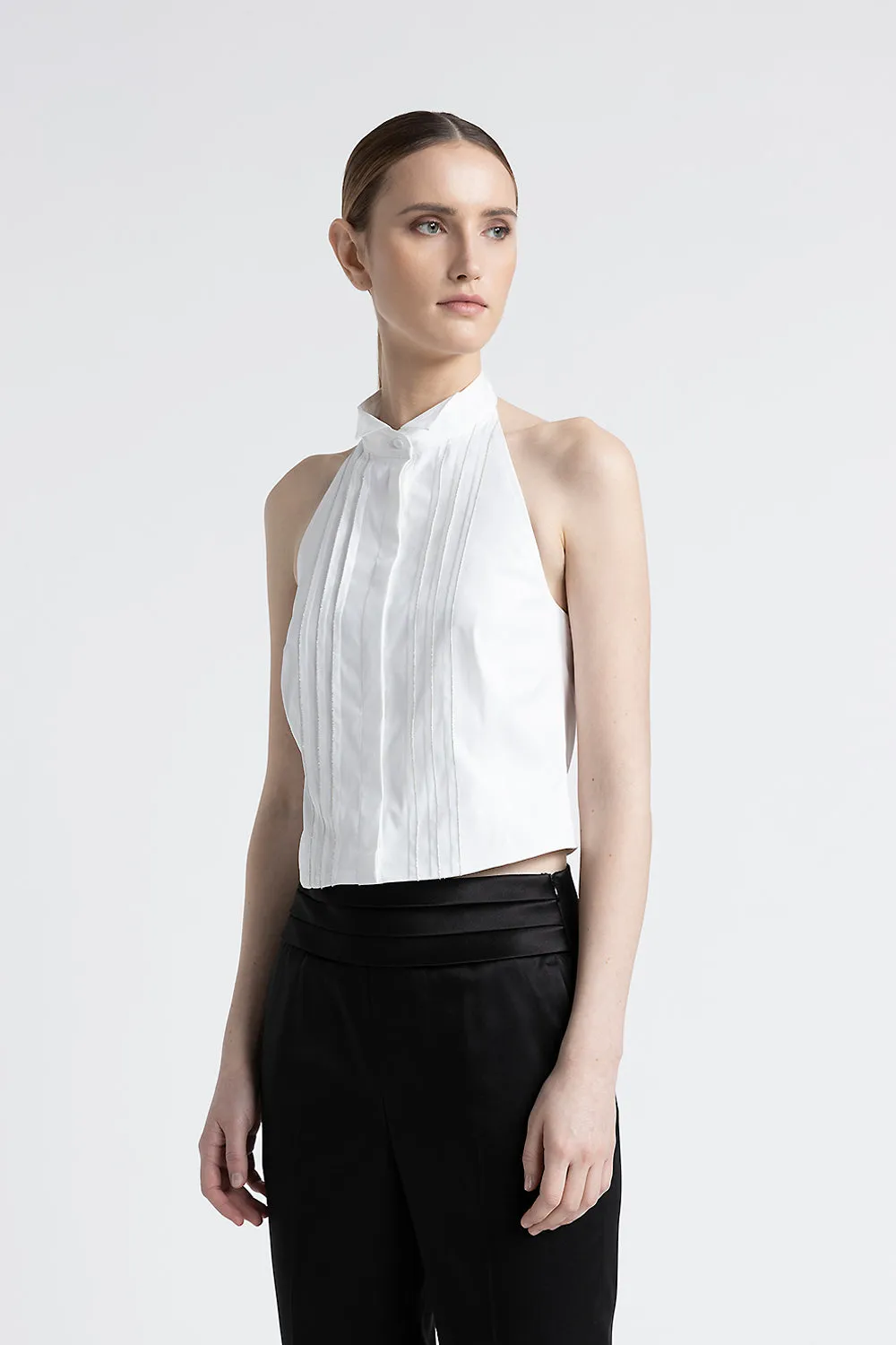 Sleeveless shirt with tuxedo collar