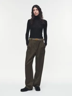 Slim Rib Turtleneck in Black