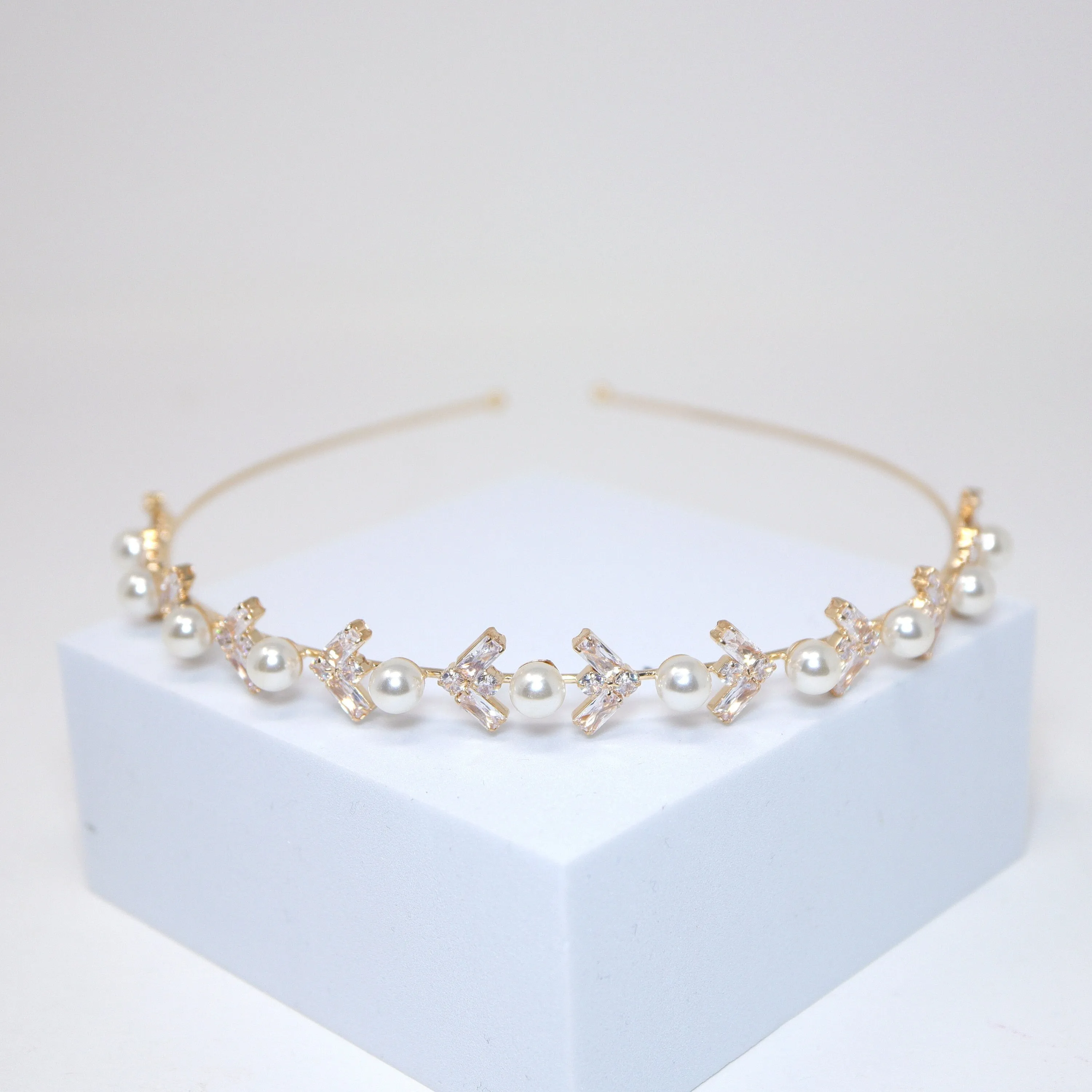 Swarovski Crystals Faux Pearls Dainty Headband, Bridal Hair Vine, Delicate Headband, Hair accessories.