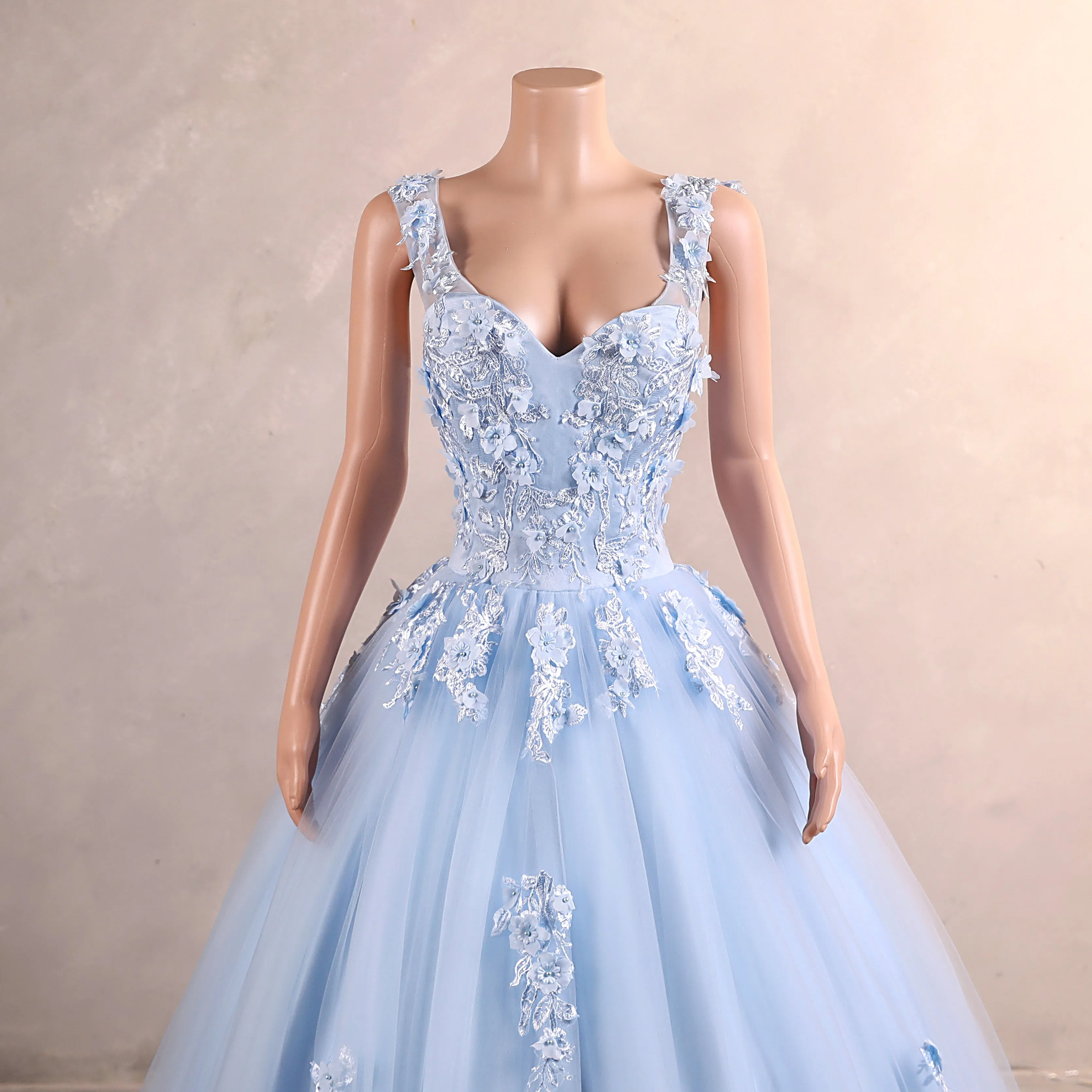 Sweet 16 Corset Tie Back Ball Gown Light Blue Quinceanera Dresses Train Sleeveless Sweetheart Tulle Cowl Back with Pearls Appliques